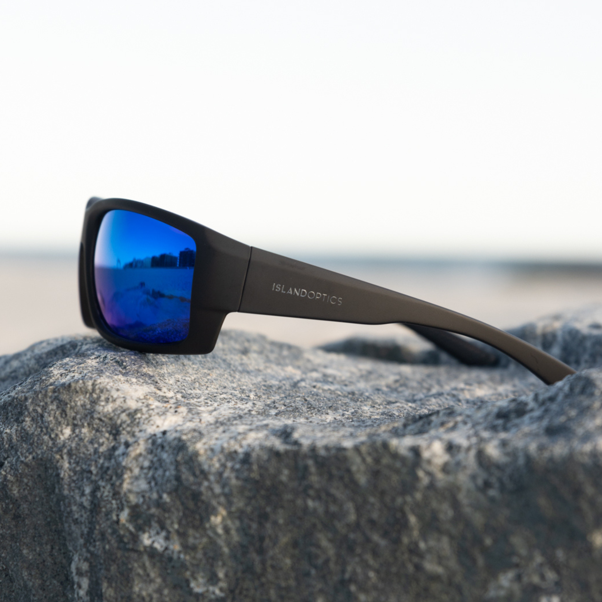 Cut Polarised Sunglasses in Blue Mirror | Costa Del Mar®